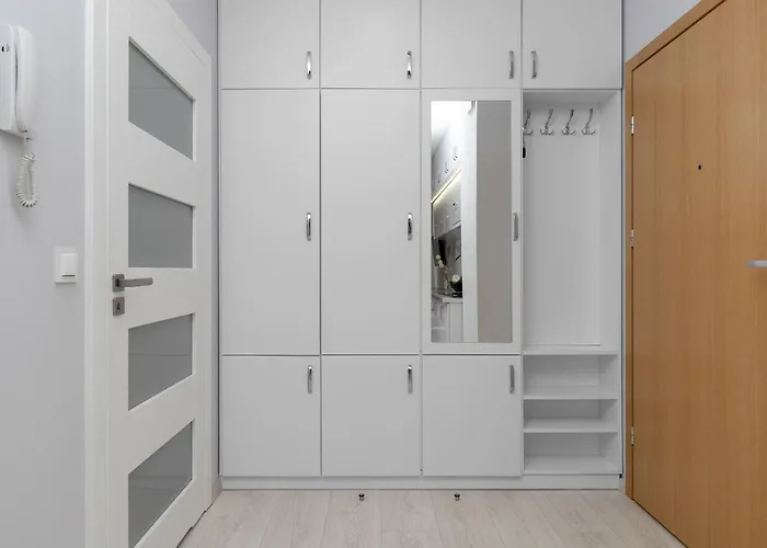 Przestronny Z Balkonem I Parkingiem Blisko Morza By Renters Apartmán